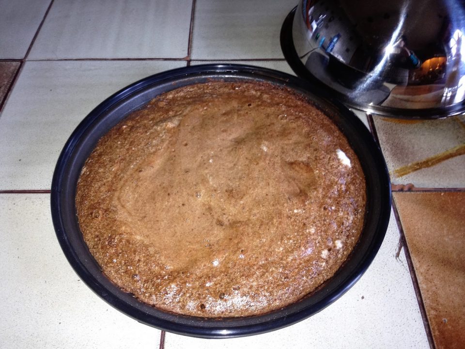 Torta morbida al cioccolato fondente in pochi minuti al microonde