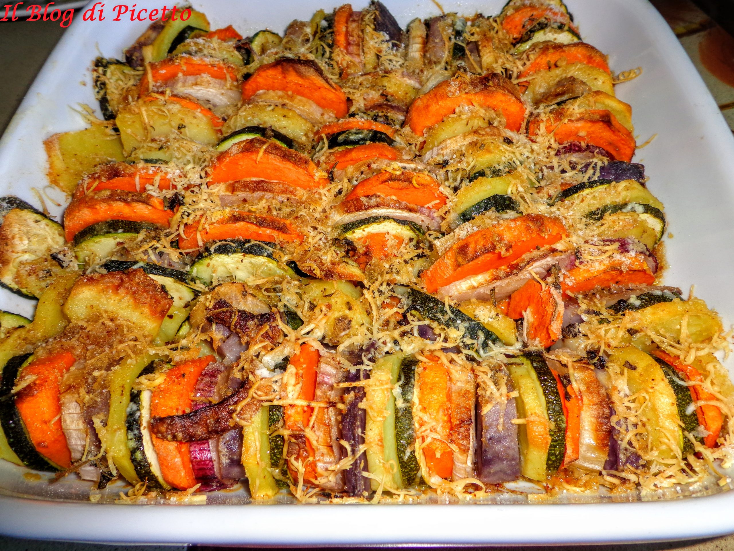Patate zucchine e cipolle gratinate al forno