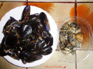 Pesce, crostacei e molluschi per preparare la PAELLA DE MARISCO o MARINERA ricetta dello chef Rodrigo Werner De Oliveira
