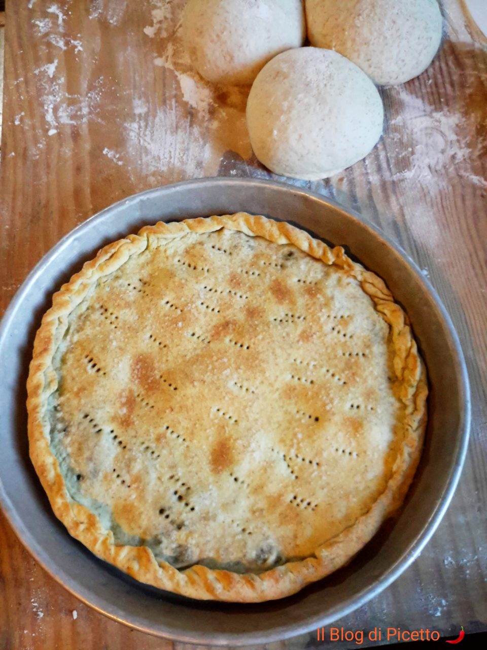 Pizza rustica ripiena di broccoli di rapa (detti anche cime di rapa o friarielli) cucinati alla calabrese