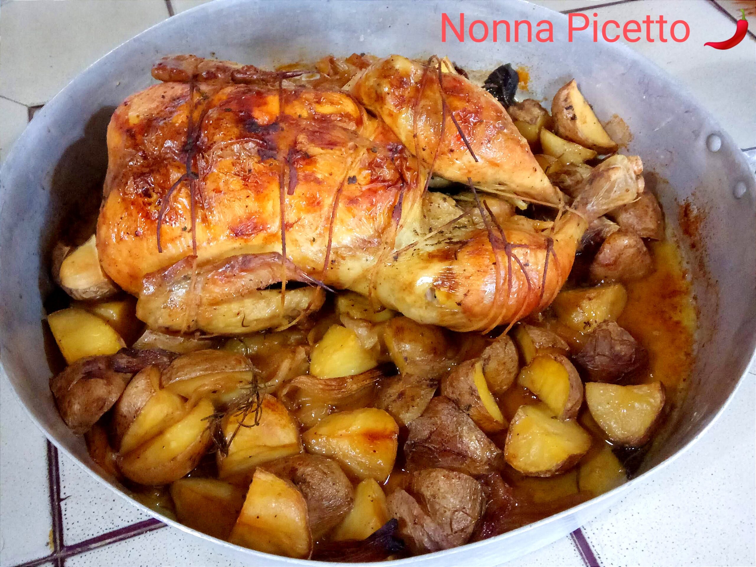 Pollo al forno intero con patate ricetta della nonna - Il Blog di Picetto
