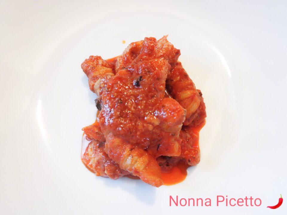 Le Mazzacorde alla cosentina dette anche Gliommarieddi o Stijjole sono degli involtini che si preparano con il budello e la trippa del capretto o agnello e si cucinano stufate con il sugo di pomodoro e vari aromi. Per farle si arrotola un pezzo di budello intorno ad un pezzettino di trippa come una matassina.