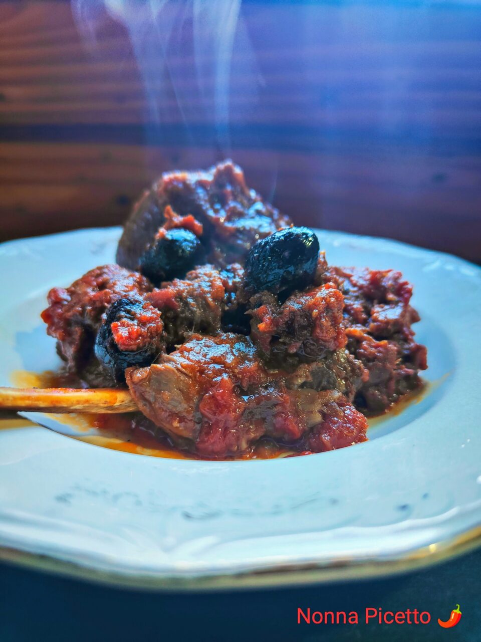 Cinghiale in umido ricetta toscana con olive nere della nonna