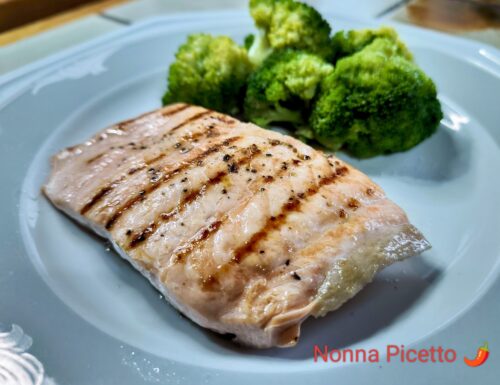 Salmone alla piastra con carta forno: i consigli di Nonna Picetto 🌶
