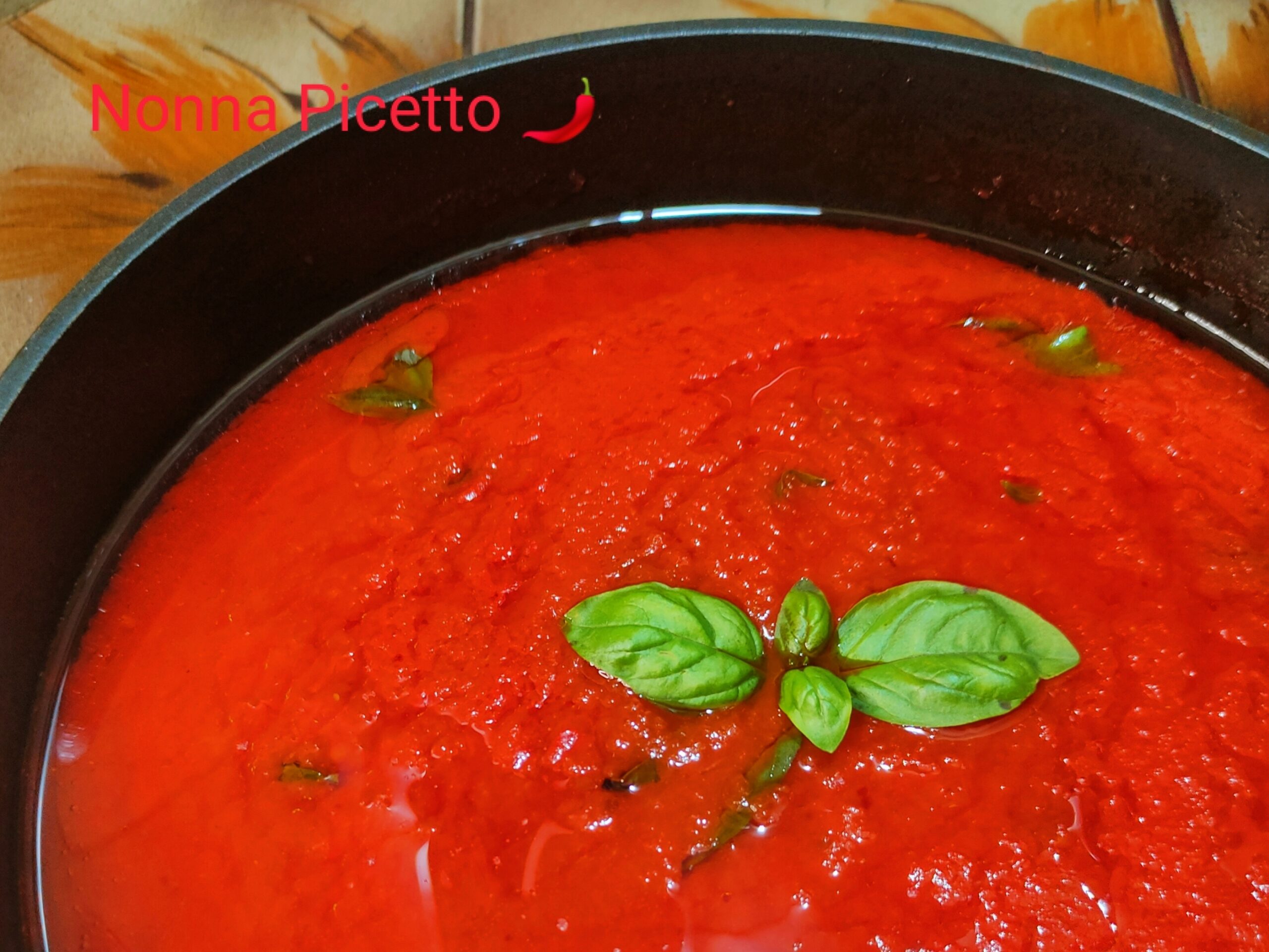 Sugo di pomodoro con pomodori freschi passati: ricetta calabrese di Nonna Picetto