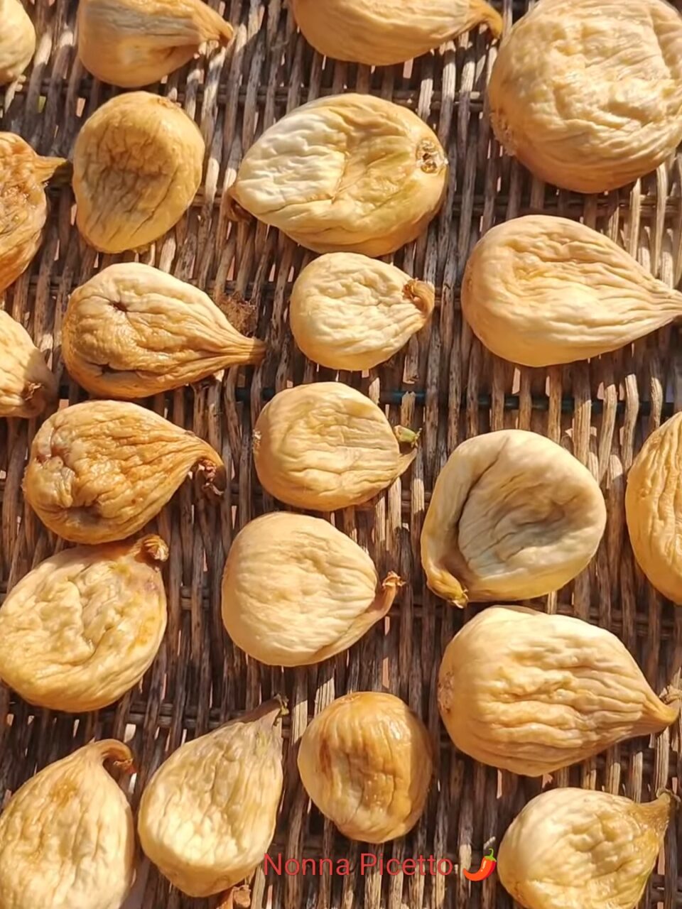Come essiccare i fichi al sole con essiccatore o forno