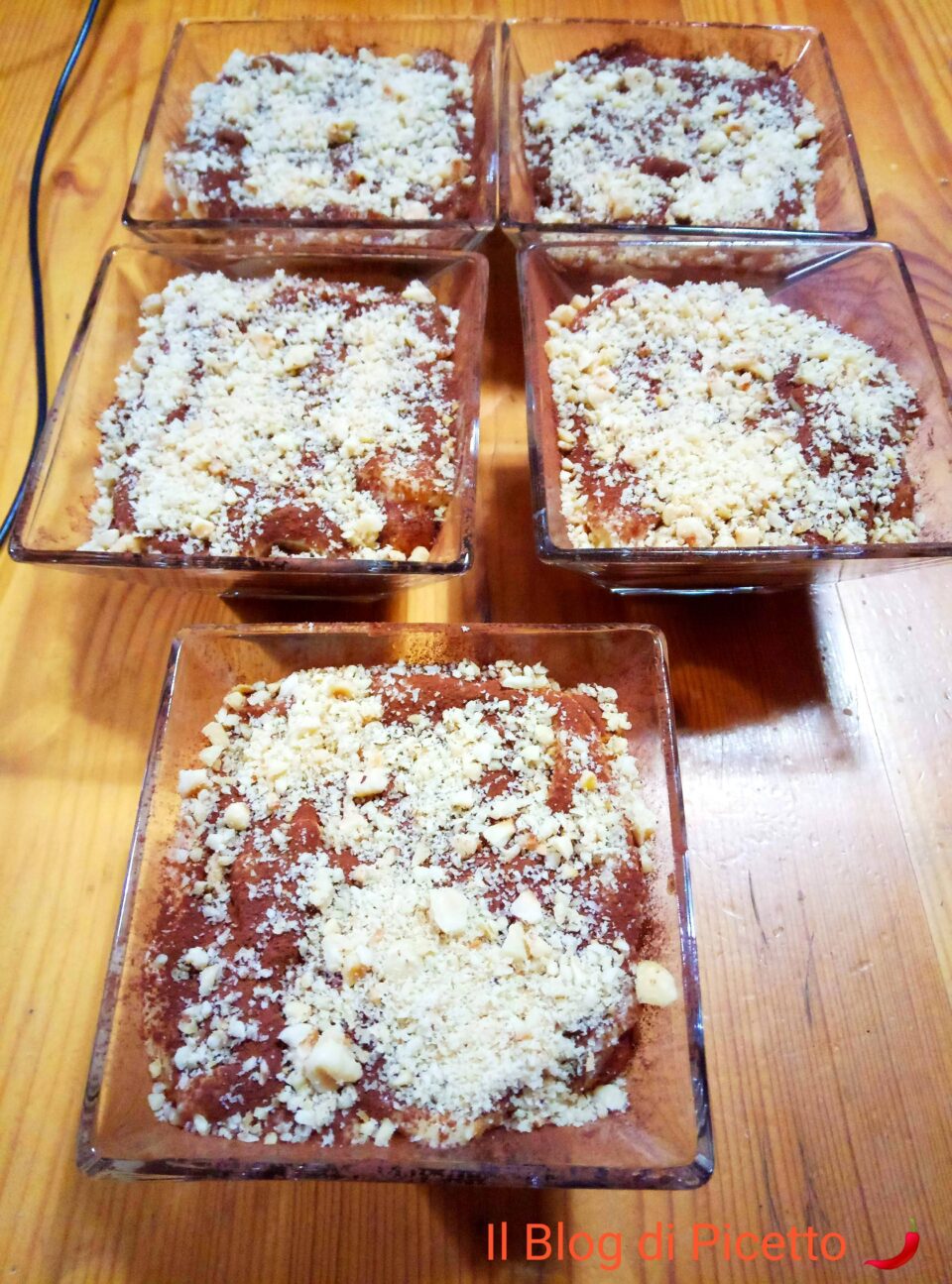 Zuppa inglese con savoiardi creme pasticcera e di nocciole al cioccolato
