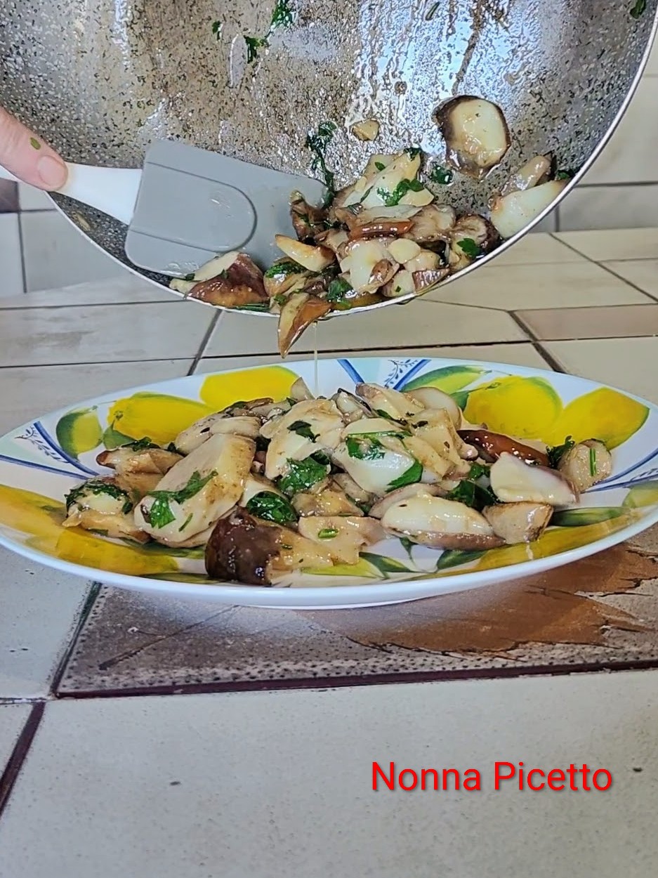 Funghi porcini trifolati in padella facili e veloci ricetta di  Nonna Picetto