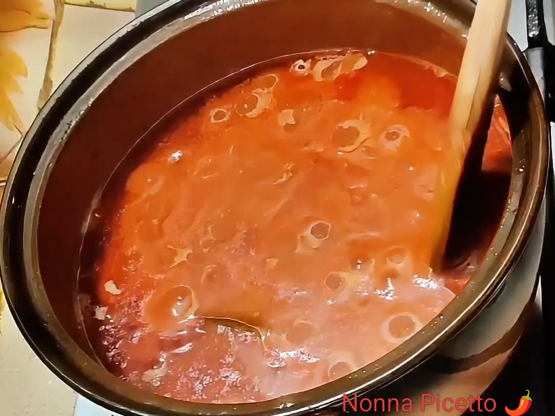 Sugo ragù con carne di cinghiale: ricetta calabrese di Nonna Picetto 🌶