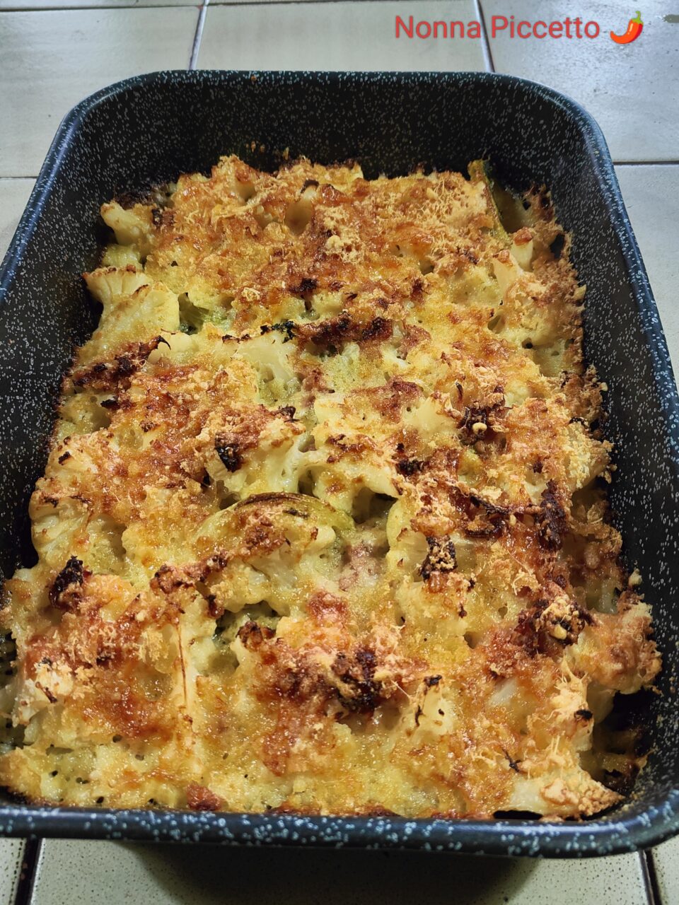 Cavolfiore gratinato al forno con mollica, prosciutto cotto e provola: sfizioso, facile e veloce