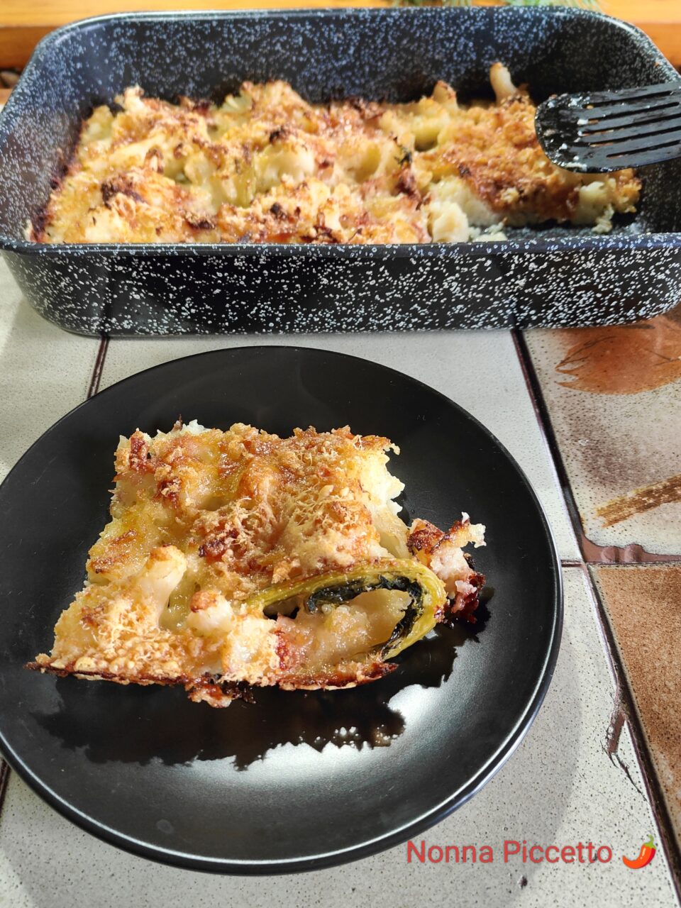 Cavolfiore gratinato al forno con mollica, prosciutto cotto e provola: sfizioso, facile e veloce ricetta di Nonna Picetto