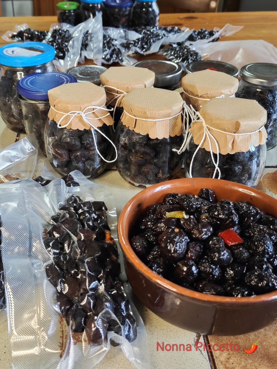 Olive nere sotto sale e al forno: Ricetta veloce calabrese di Nonna Picetto