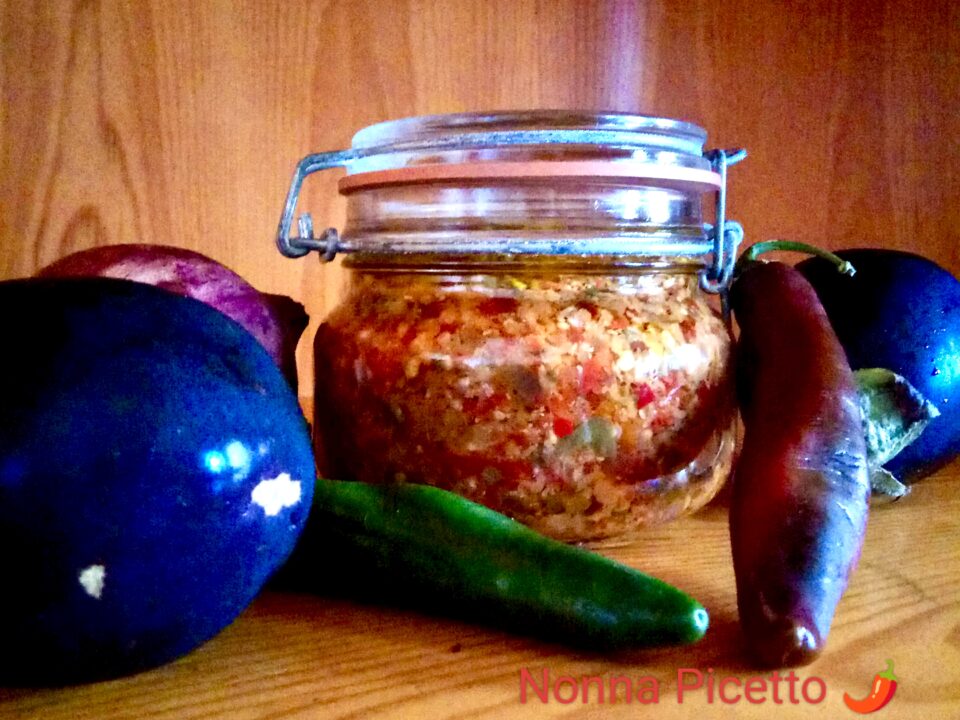 Bomba calabrese sott'olio o piccantino ricetta originale di Nonna Picetto