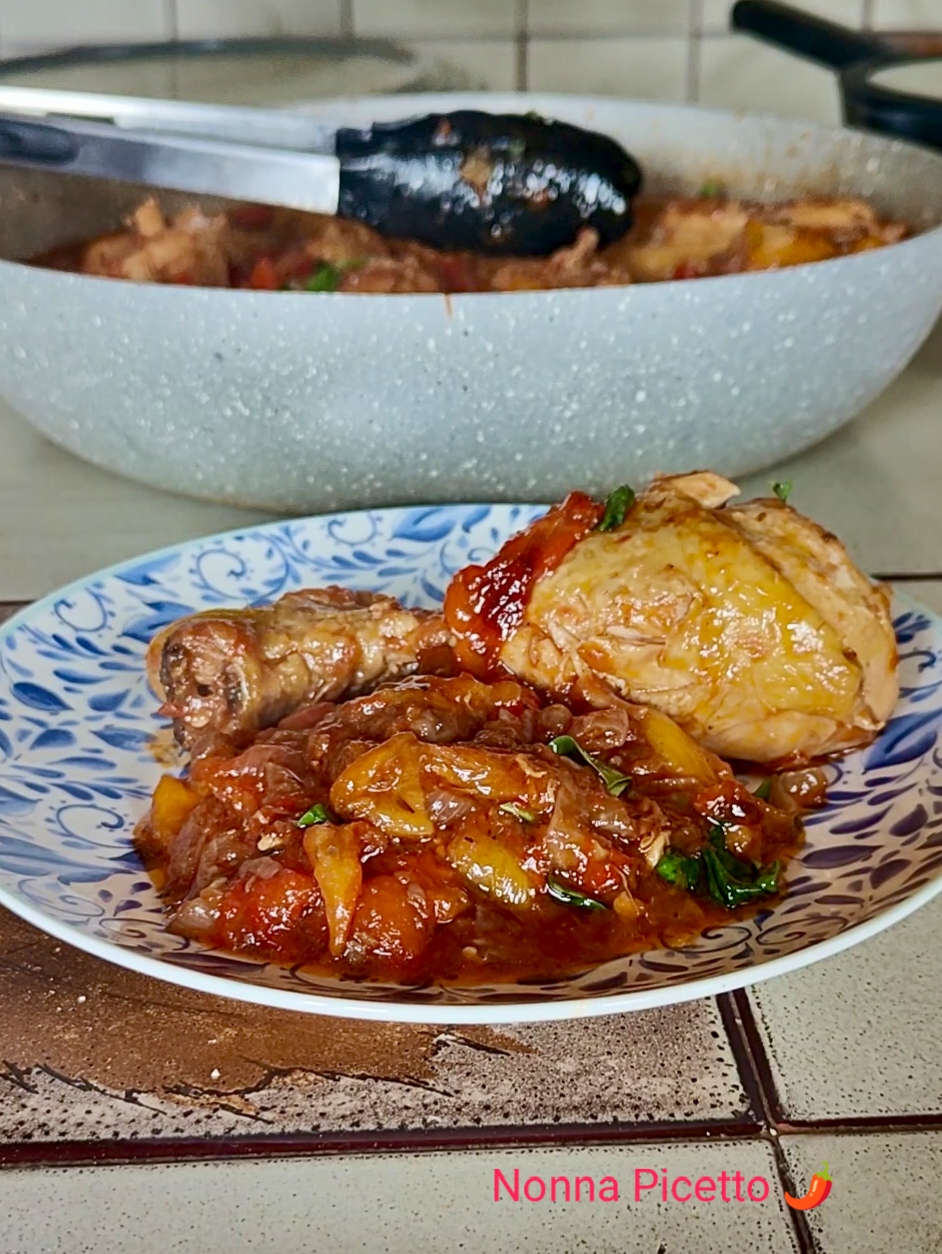 Pollo con i peperoni alla romana: ricetta originale di Nonna Picetto